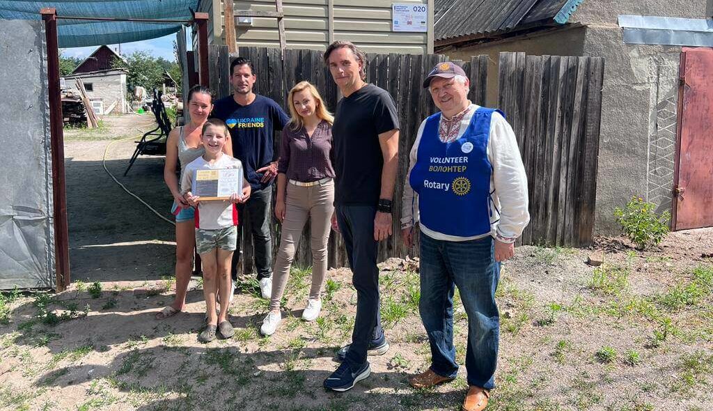 Джо Салліван відвідав Україну, щоб надати гуманітарну допомогу